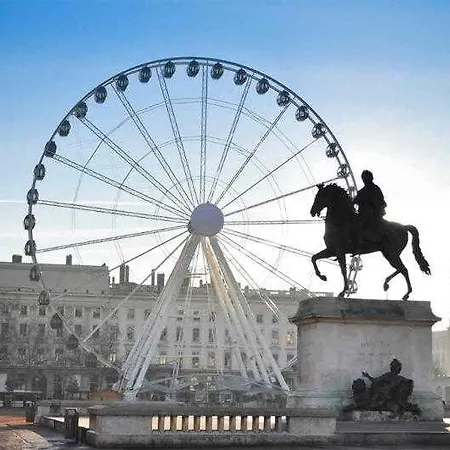 Mercure Centre Chateau Perrache Hotell 4*